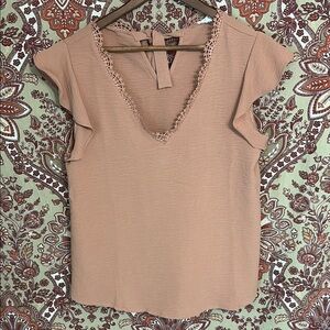 MINE L dusty pink lace trimmed v neck flowy blouse w/ flutter sleeves, back tie